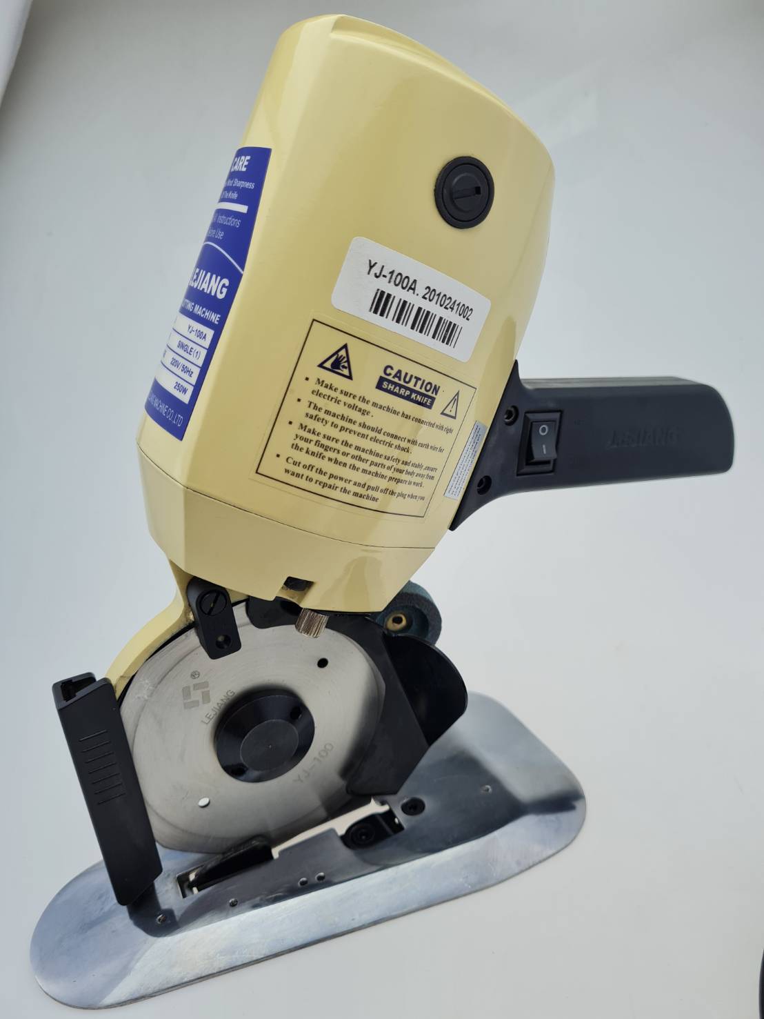 เครื่องตัดผ้าใบมีกลม เครื่องตัดผ้าไฟฟ้าใช้งานง่ายสามารถตัดผ้าหนาได้ด้วยมีหลายขนาดให้เลือก