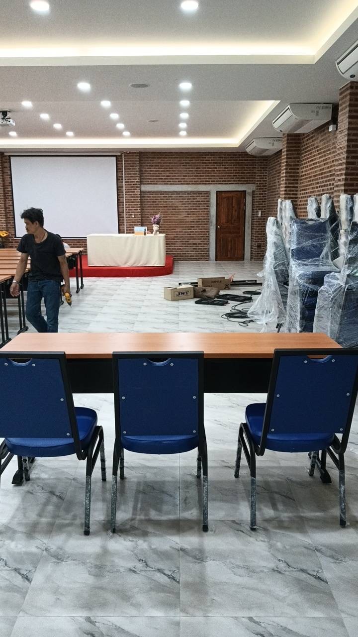 โต๊ะประชุมโต๊ะสี่เหลี่ยม พับขาคู่พร้อมที่บังขา ขนาด กว้าง45xยาว180 cm.สูง 75 ซม.