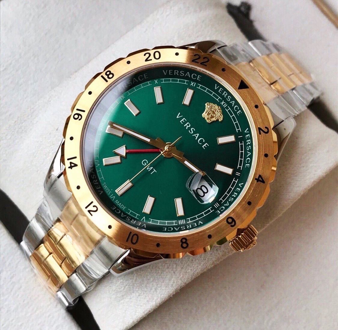 Versace V11050016 นาฬิกาผู้ชาย Hellenyium GMT Quartz Men's Watch