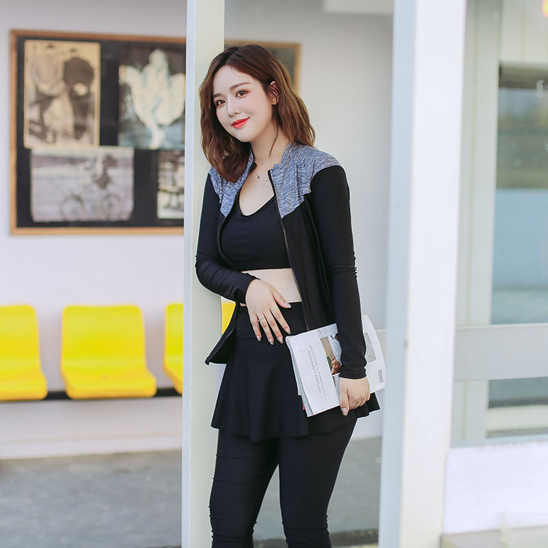 ชุดว่ายน้ำแบบสปอร์ต ไซส์ใหญ่ 6xl พร้อมส่ง:ชุดว่ายน้ำคนอ้วนสีดำเทาแขนยาว ขายาวซิปหน้า set 3 ชิ้นมี บรา กางเกงขายาวติดกระโปรงระบายและเสื้อคลุม แบบสวยน่ารักมากๆจ้า : ขนาด- บรารอบอก 42 - 50 นิ้ว - เอว 34 - 44 นิ้ว - สะโพก 38 - 50 นิ้ว - เสื้อคลุมกว้าง 40 - 50