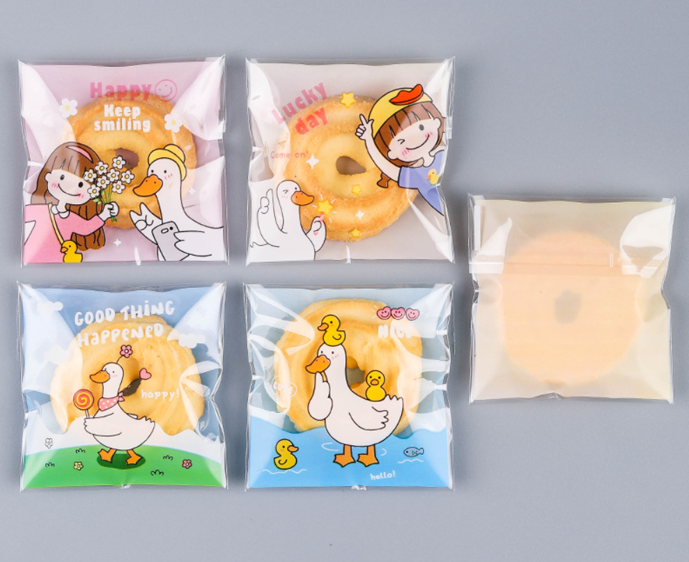 ถุงคุ๊กกี้ ฝากาว ขนาด 7x7 ซม.(ลายพิเศษสุด) จำนวน 95-100 ชิ้นต่อแพ็ค