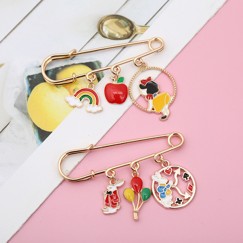 เข็มกลัดติดชุด ติดเพื่อความสวย หรือติดเพื่อความเชื่อสวยลงตัว เซตแฟนตาซี V.2