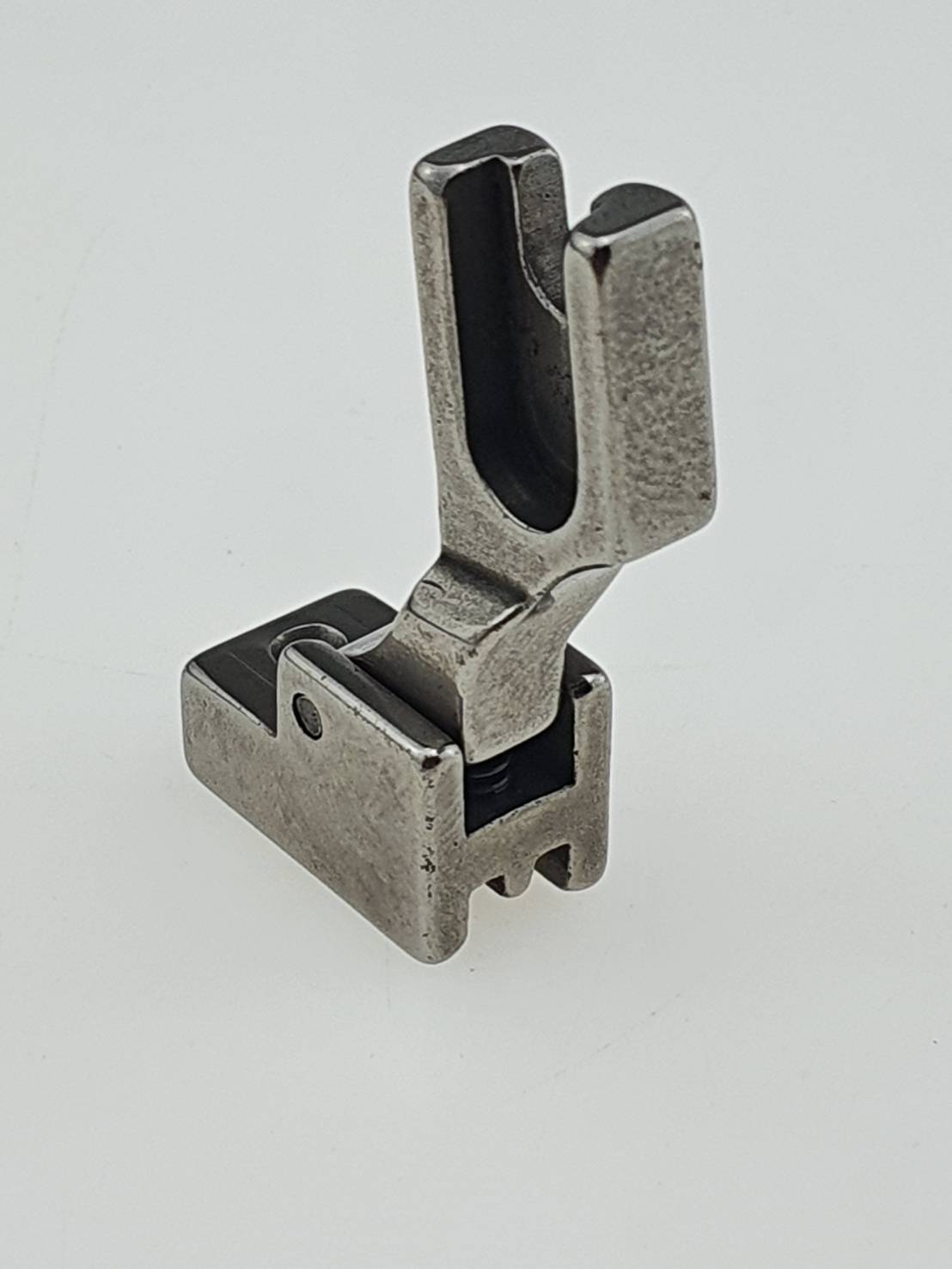 ตีนผีเย็บซิปซ่อน SUSEI S518Nสำหรับจักรอุตสาหกรรมเข็มเดี่ยว