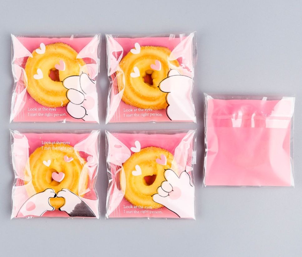 ถุงคุ๊กกี้ ฝากาว ขนาด 7x7 ซม.(ลายพิเศษสุด) จำนวน 95-100 ชิ้นต่อแพ็ค