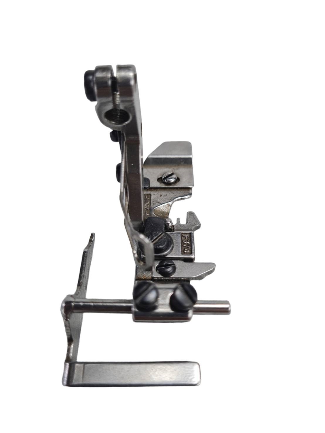 ตีนผีจักรโพ้งสี่เส้น อุตสาหกรรม สำหรับเข้า ซกคอเสื้อยืด สามารถปรับขนาดได้ ตีนผีจักรอุตสาหกรรม การเข้าคอเสื้อยืด การใส่ซกคอ