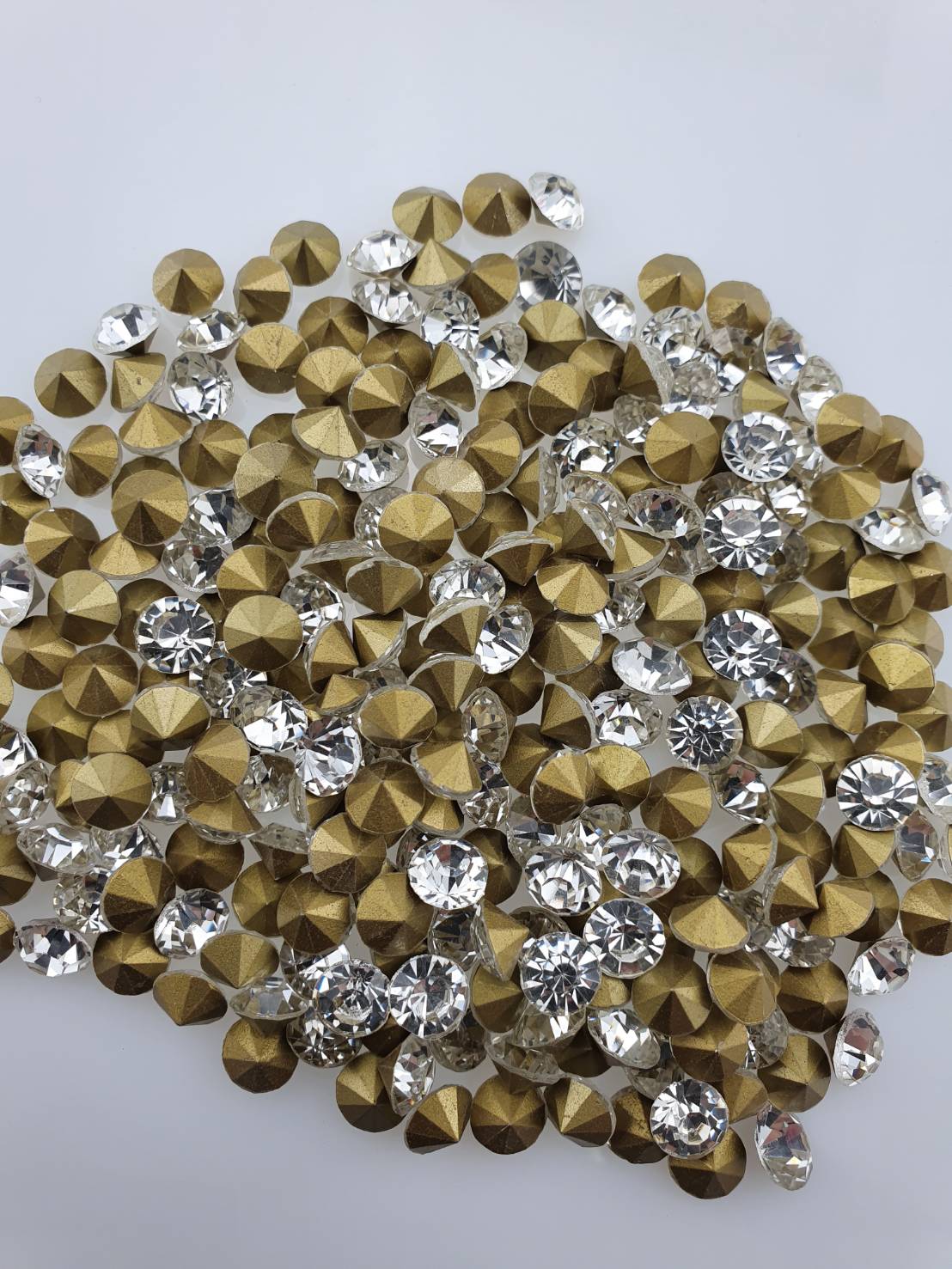 เพชรตูดแหลม เพชรก้นแหลม เพชรเทียม เพชรกระจก เพชรคริสตัล พลอยกระจก สีขาว สีใส ขนาดต่างๆ