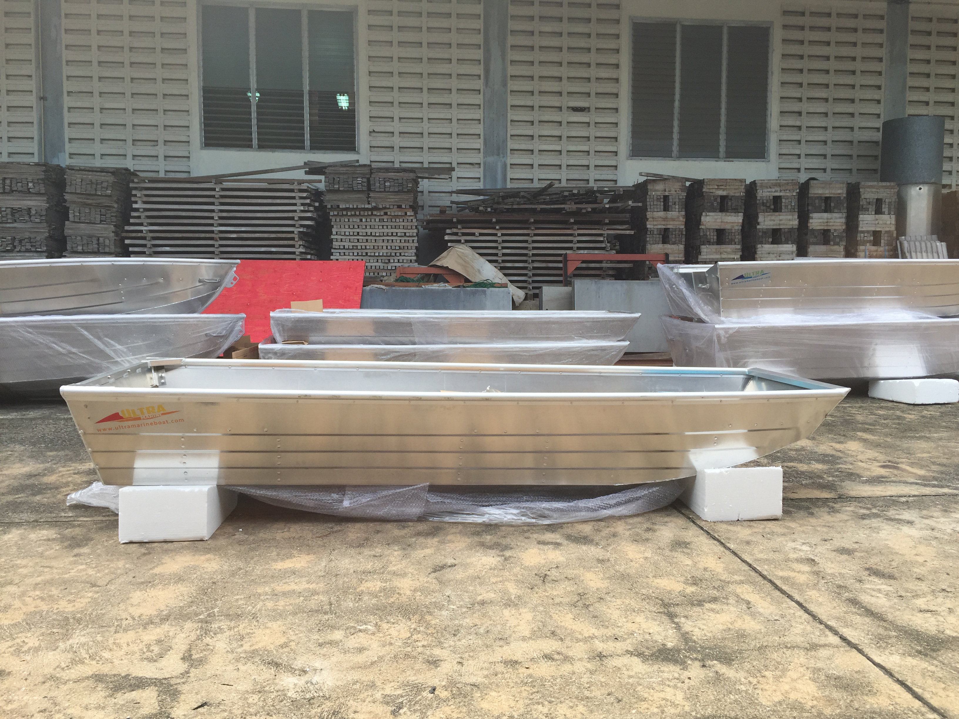 เรือท้องแบน รุ่น AJ10