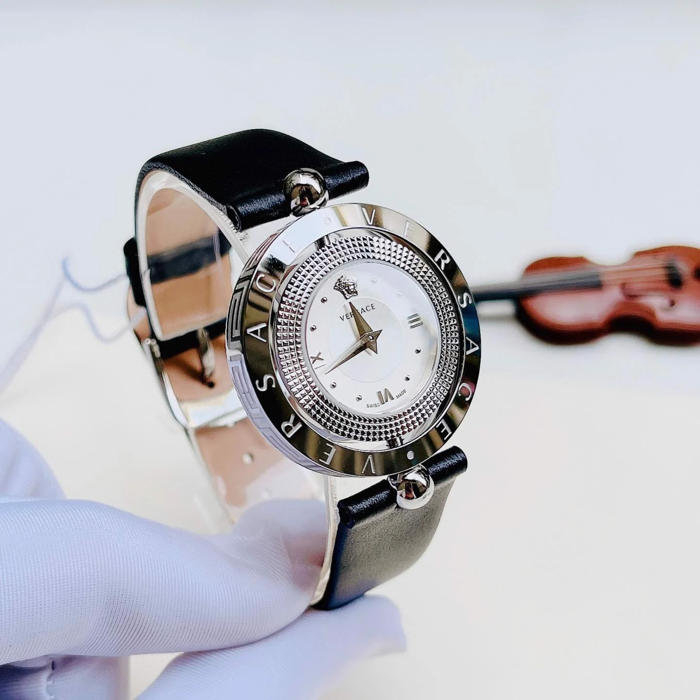 Versace VE7900120 นาฬิกาผู้หญิง Eon Quartz Women's Watch