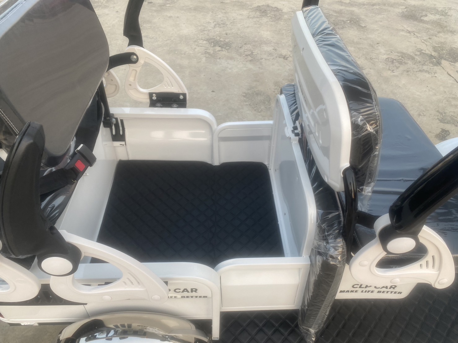 รถกอล์ฟไฟฟ้า 4 ล้อ 6 ที่นั่ง รุ่น M-04T ขับแบบพวงมาลัย