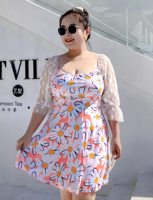 ชุดว่ายน้ำคนอ้วน 6xl พร้อมส่ง :ชุดว่ายน้ำไซส์ใหญ่ชุดเที่ยวทะเลสีส้มอมชมพูแต่งลายดอกไม้แขนซีทรู สีสันสวยสดใสมีกางเกงขาสั้นใส่ด้านใน แบบสวยน่ารักมากๆจ้า : รอบอก 42 - 54 นิ้ว เอว 36 - 46 นิ้ว สะโพก 44 - 56 นิ้ว