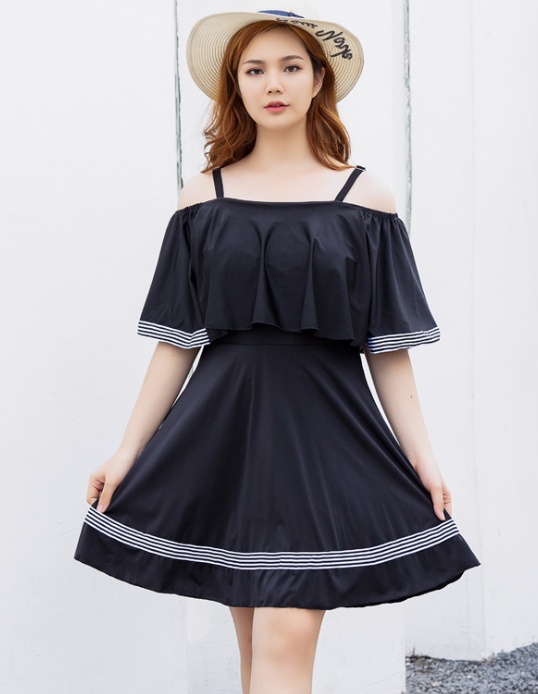 ชุดว่ายน้ำคนอ้วน ชุดเที่ยวทะเลพร้อมส่ง 6xl :ชุดว่ายน้ำไซส์ใหญ่สีดำแต่งลายทางและระบาย มีกางเกงขาสั้นใส่ด้านใน แบบเก๋น่ารักมากๆจ้า:รอบอก44-54นิ้ว เอว36-48นิ้ว สะโพก40-54นิ้ว