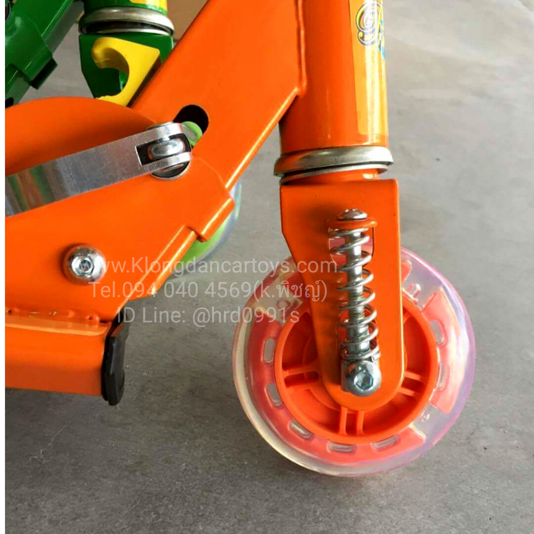 สกุ๊ตเตอร์คิดตี้และเบนเท็น(3ล้อมีไฟ มีกระดิ่ง มีโช้คหน้า มีเบรกหลัง มีสายหิ้ว โครงเหล็กแข็งแรง พับเก็บและคอปรับระดับได้3ระดับ)