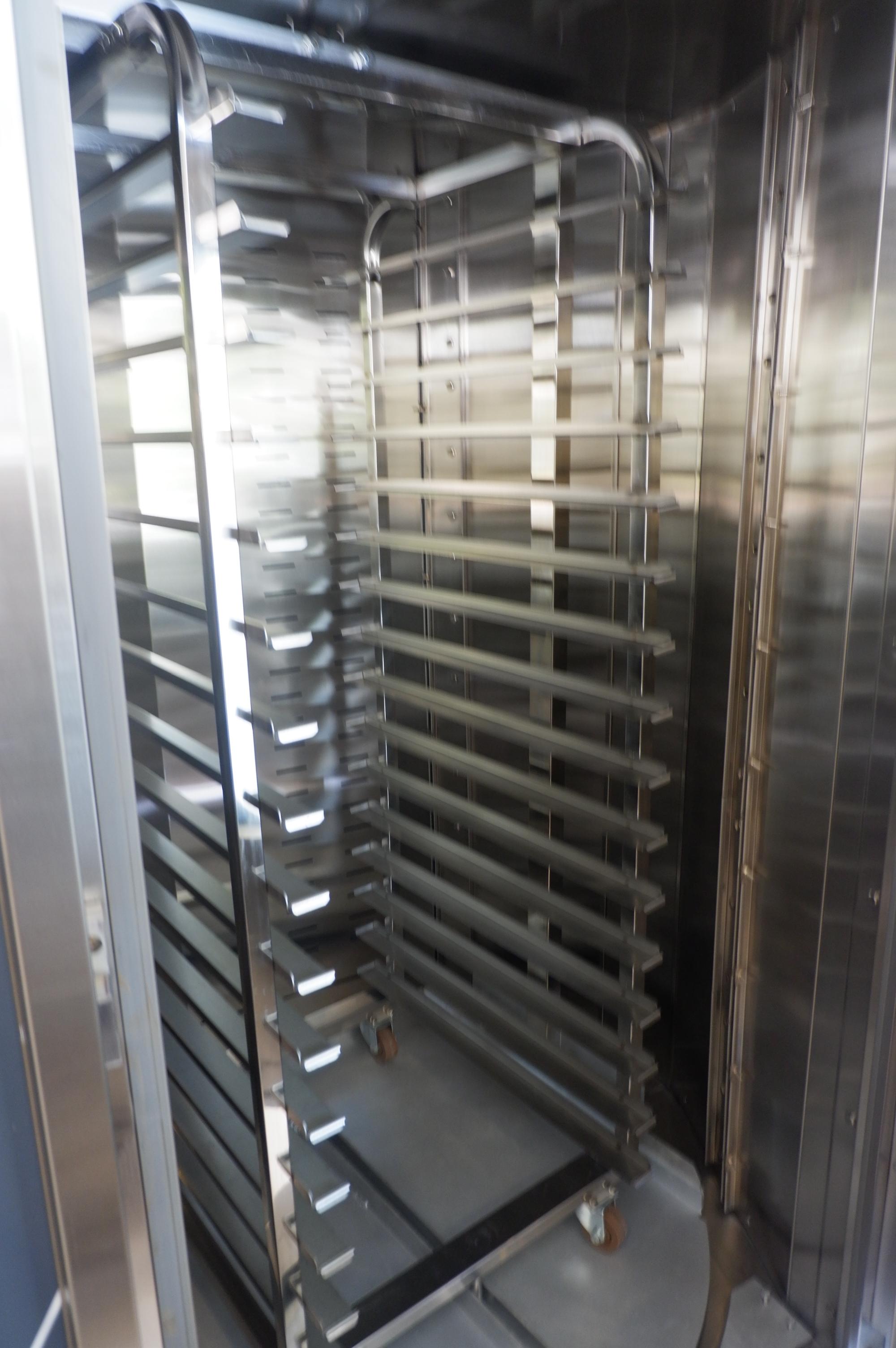 เตาอบแร็คหมุนระบบไฟฟ้า (rack oven) 16 ถาด