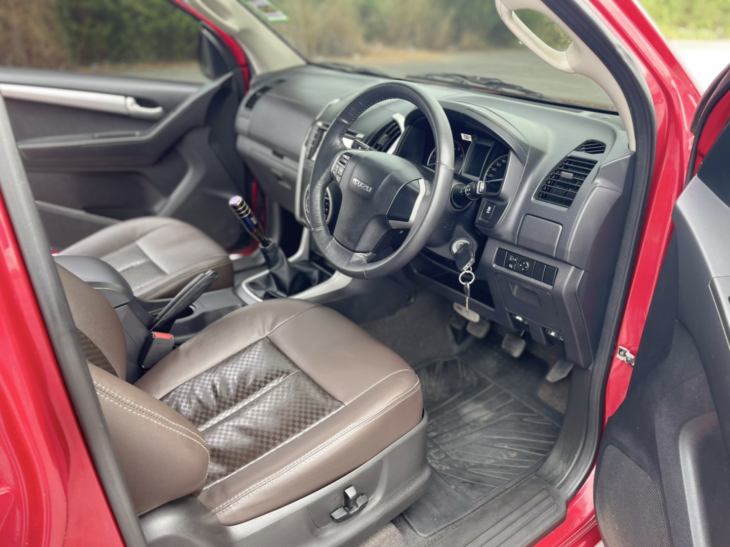 Isuzu D-max Hilander 3.0Z Prestige DDI VGS Turbo MT 2013