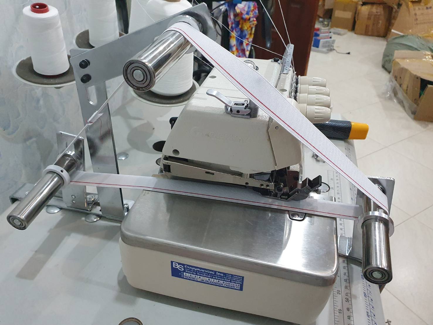 ตัวถ่างยางจักรโพ้งและจักรเย็บสำหรับจักรอุตสาหกรรมเข็มเดี่ยว