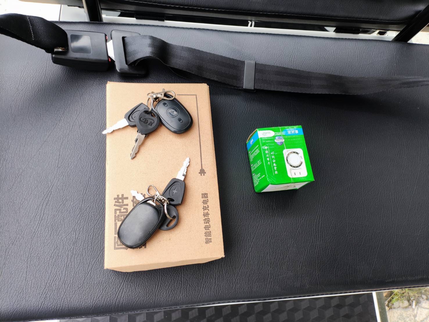 รถไฟฟ้า 4 ล้อ 6 ที่นั่ง (คนไซส์ใหญ่) รุ่น M-01ฺB BIG PLUS ยี่ห้อ CLP CAR ขับแฮนด์บิด