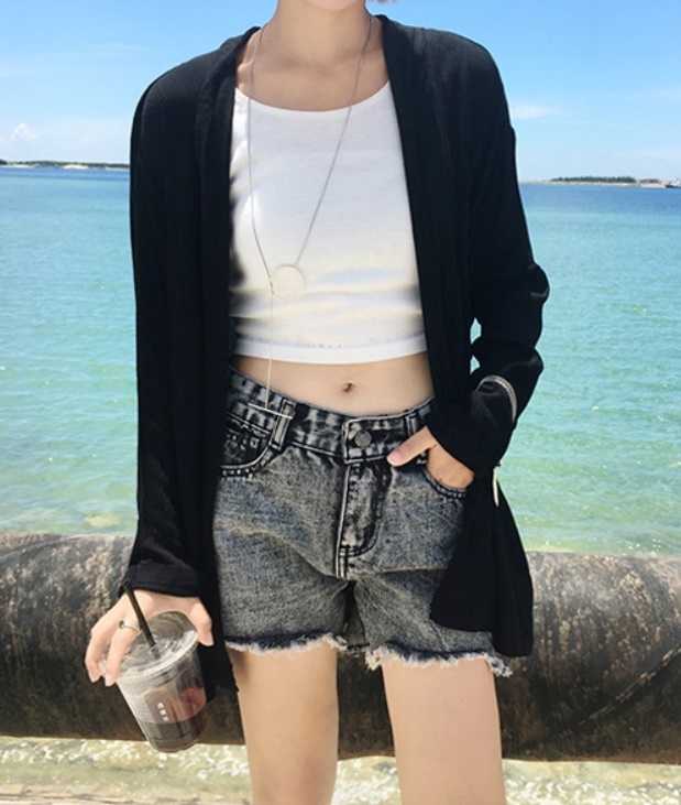 เสื้อคลุมแฟชั่น พร้อมส่ง : เสื้อคลุมสีดำ แบบเก๋มากจ้า