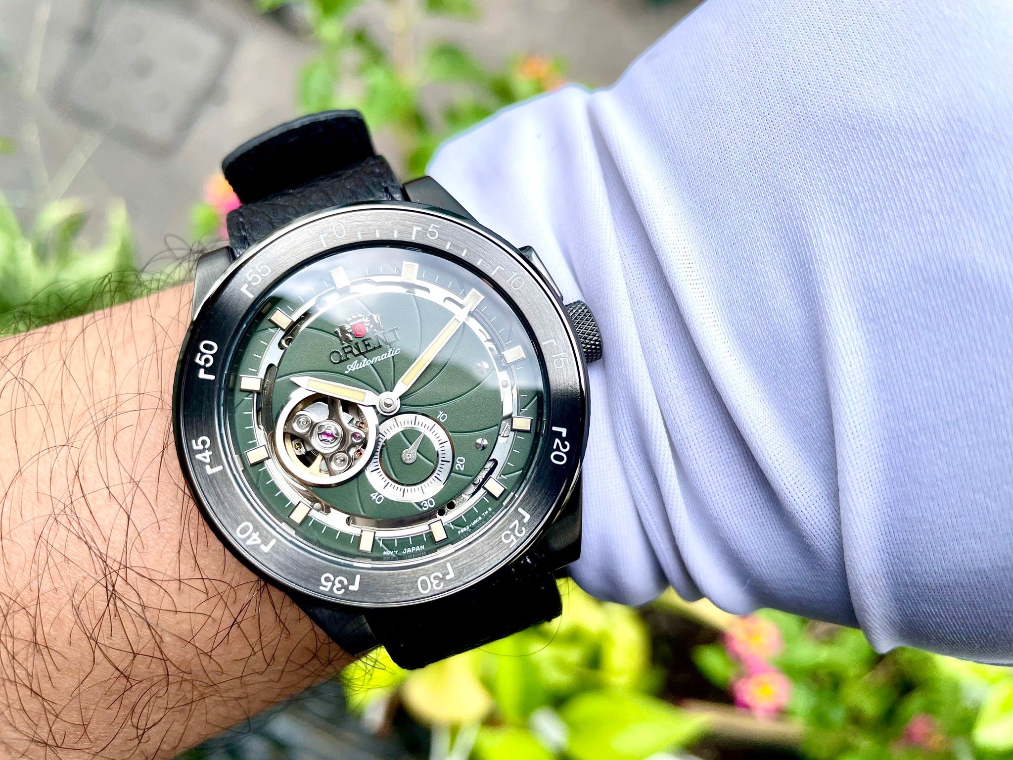 Orient RA-AR0202E10B นาฬิกาผู้ชาย Retro Future Camera Automatic Men's Watch