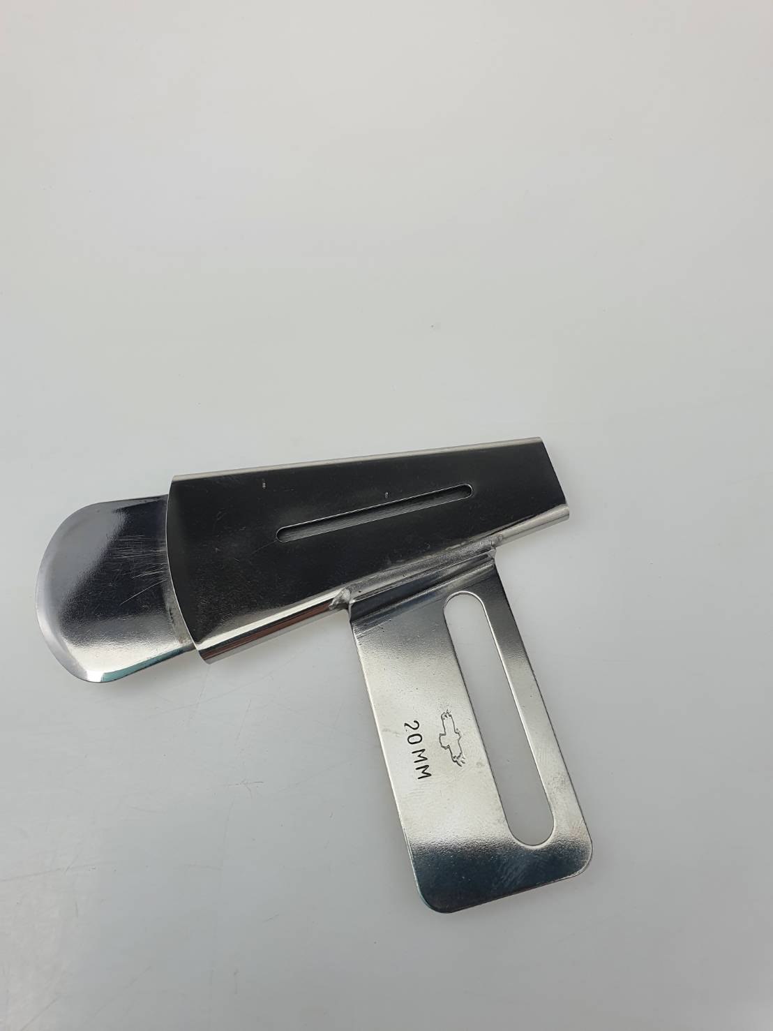 ซองกุ้นหูกางเกงจักรลาอุตสาหกรรมสำหรับเย็บหูกางเกงขนาดมาตรฐาน 10,15 และ 20มิลลิเมตร