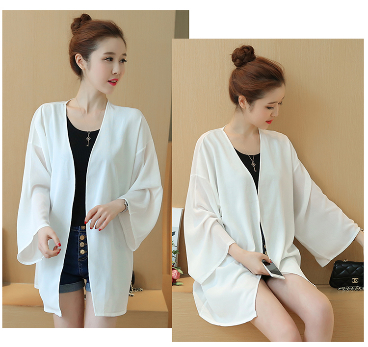 เสื้อคลุมแฟชั่น พร้อมส่ง : เสื้อคลุมสีขาวแบบเรียบๆ สวยมากจ้า