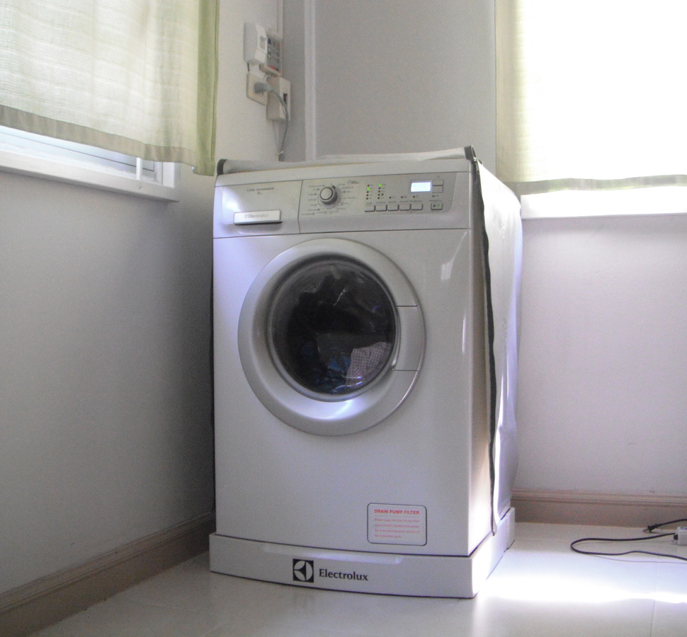 ขารองเครื่องอบผ้า