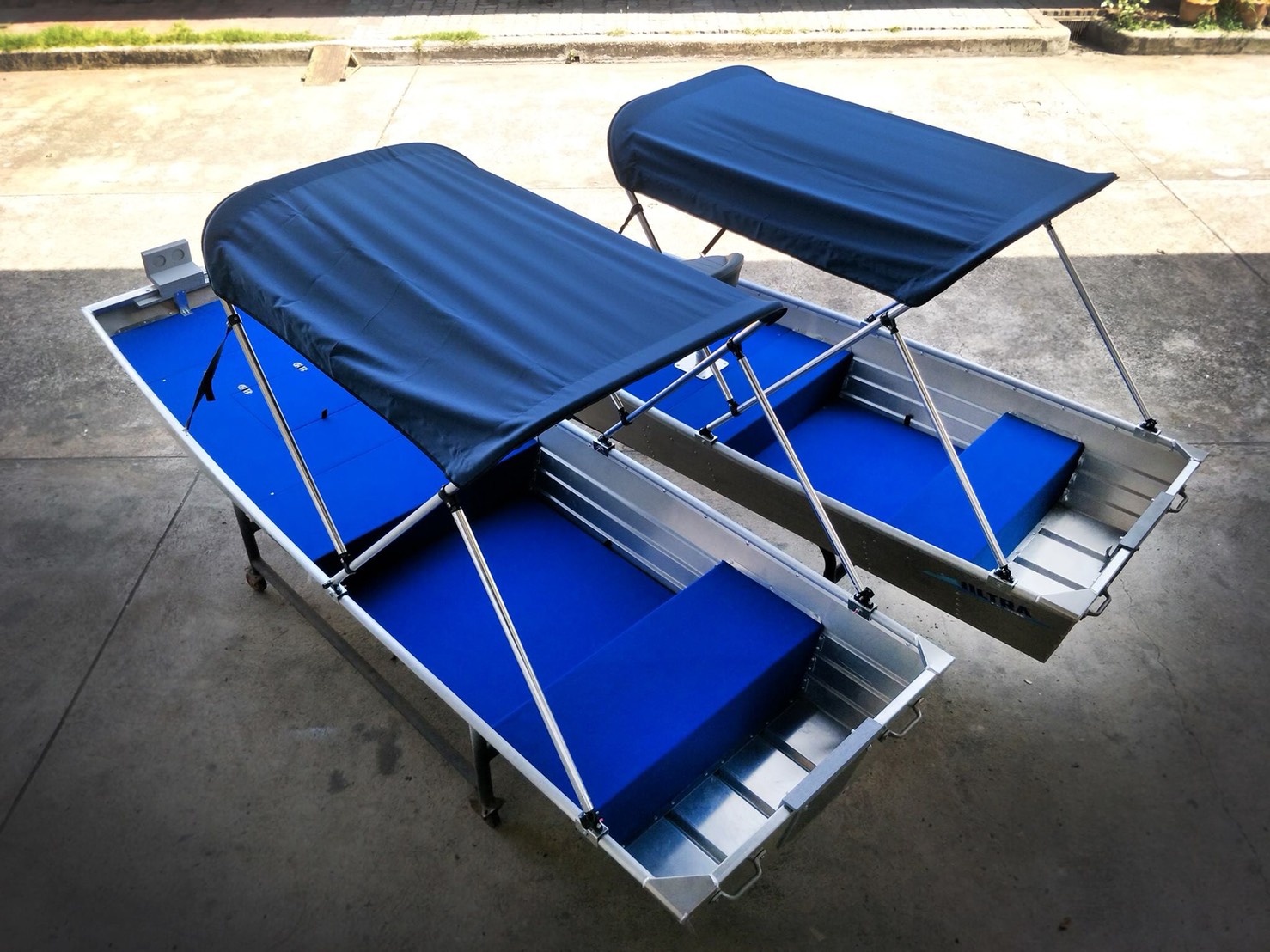 เรือท้องแบน รุ่น AJ12