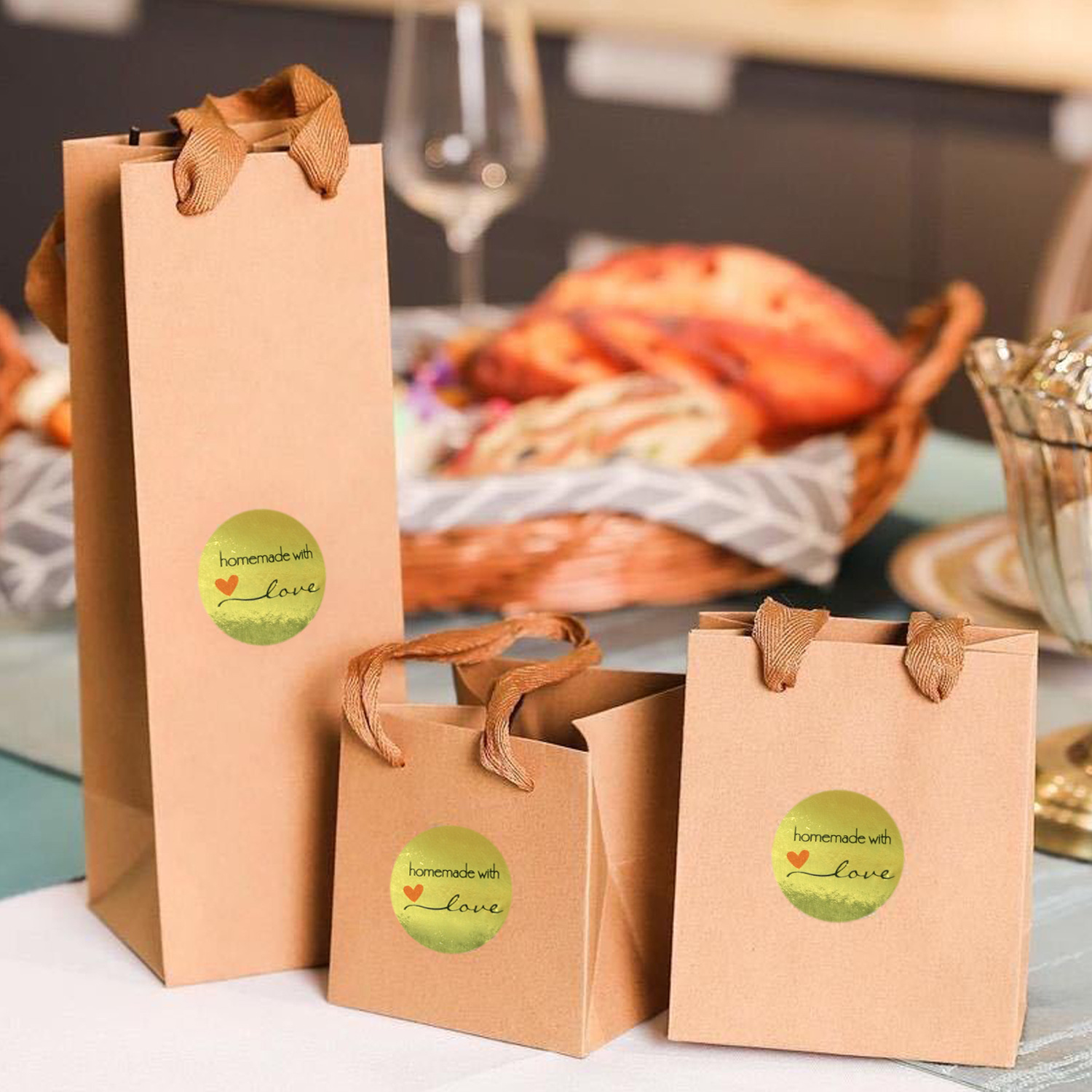 (ลดราคา!! ล้างสต๊อก)สติ๊กเกอร์ปิดถุงขนม คุ๊กกี้ กล่องขนม ซองจดหมาย ขนาดดวงละ 2.3-3.6 ซม. แพ็คละ 450-500 ดวง (สุ่มลาย)