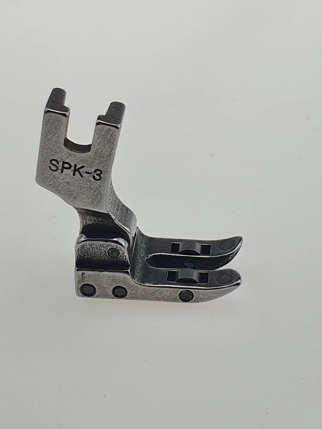 ตีนผีลูกล้อ SPK-3 สำหรับจักรอุตสาหกรรมเข็มเดี่ยว สำหรับเย็บงาน ผ้าหนา งานผ้าใบ งานผ้าม่าน งานเย็บหนังต่าง ๆ ช่วยทำให้เย็บงานลื่น