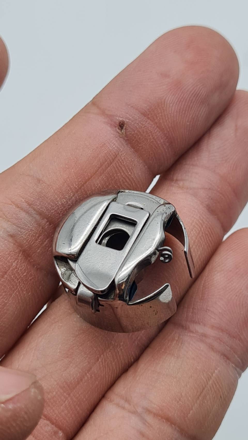 กะโหลกจักรสำหรับจักรปักคอมพิวเตอร์ Bobbin case ใช้งานได้อย่างดีเยี่ยม ลดอาการด้ายกระโดน กะโหลกจักรขนาดมาตรฐาน