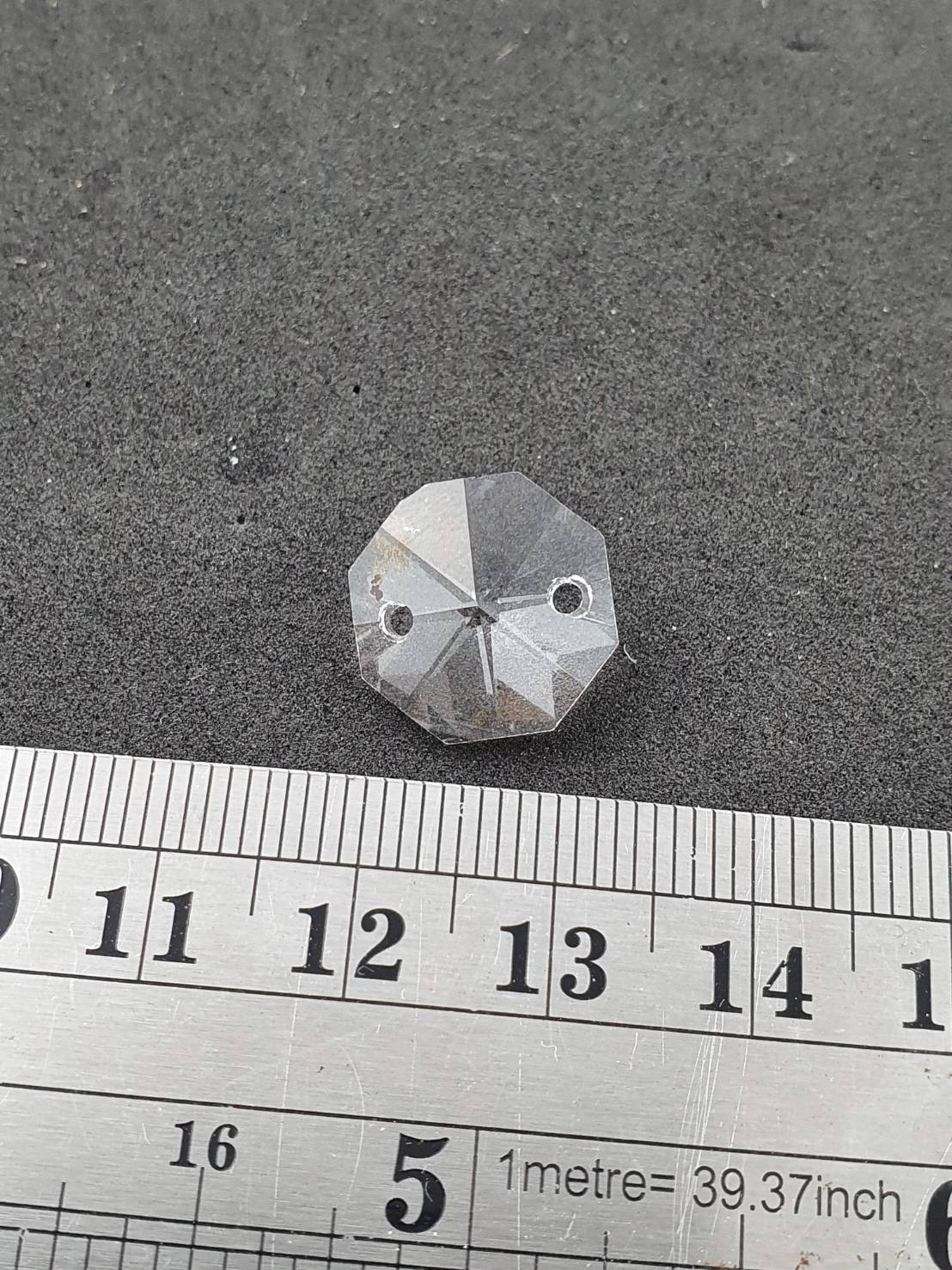 คริสตัลห้อย คริสตัลแปดเหลี่ยมสำหรับประดับสถานที่มีหลายแบบสามารถร้อยเป็นเส้นด้วยห่วงลวด