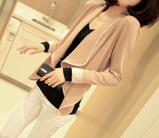 เสื้อผ้าแฟชั่นผู้หญิง ((พร้อมส่ง)) : เสื้อคลุมแบบเก๋สีน้ำตาลตัดขอบสีขาว เก๋ เก๋ ดีจ้า