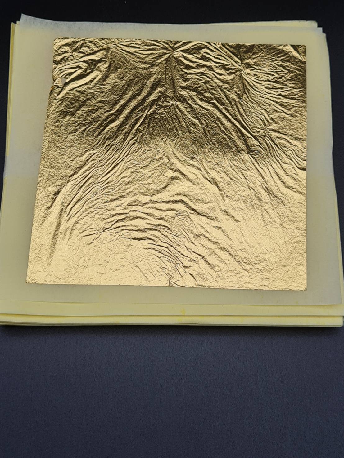 ทองคำเปลวแท้ 99.99% 24K pure gold leaf 0.12 micron สำหรับงานสปา ใช้ในการนวดหน้าร่วมกับ เซรั่ม ครีมหรือโลชั่น หรือ ใช้ตกแต่งอาหาร (ราคาต่อ แผ่น)