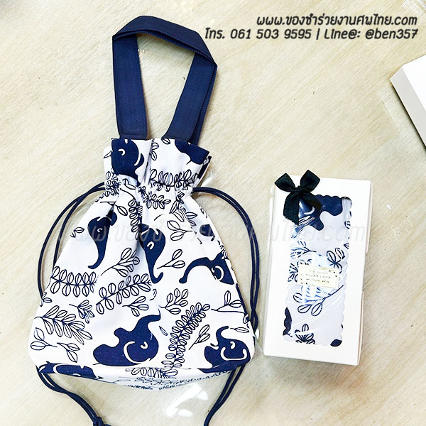 ของชำร่วยงานศพ ถุงผ้าหูหิ้ว หูรูด ผ้าฝ้ายลายญี่ปุ่น 20*22 ซม. ใส่กล่องขาว ติดโบว์ 33.-/ คาดริบบิ้นรอบกล่อง 35.-