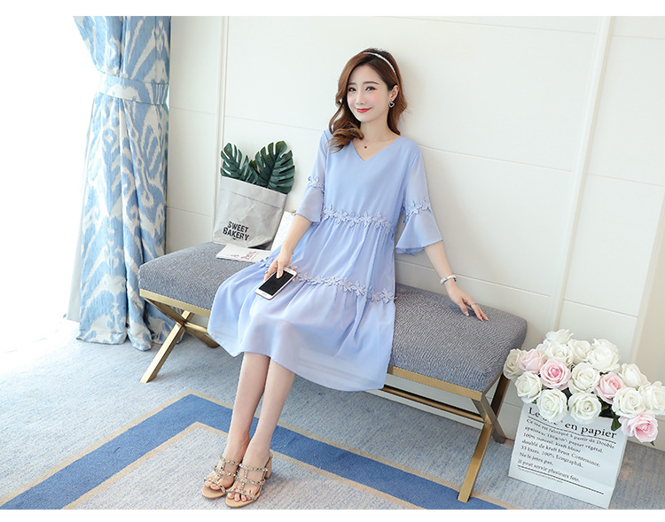 เดรสคลุมท้องสไตล์เกาหลี ผ้าชีฟอง มีซับใน ประดับดอกไม้รอบชุด น่ารักมากค่ะ M L XL,XXL