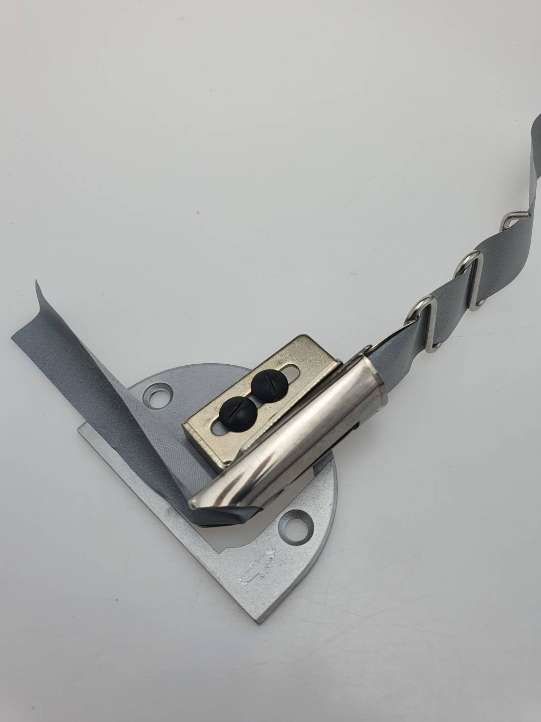 ซองกุ้นพับครึ่งแบบเปลี่ยนฟันจักร สำหรับงานเย็บแบบโค้งแคบๆ มี 3 ขนาด สำหรับจักรอุตสาหกรรมเข็มเดี่ยว