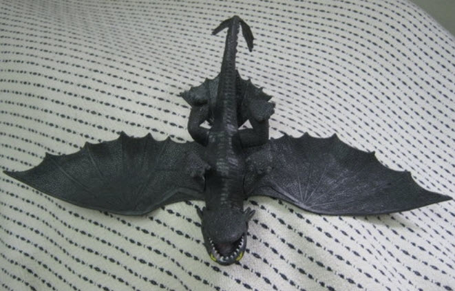 เขี้ยวกุด (Toothless) สีดำ ยาว 11-12 นิ้ว (ปีกถอดออกได้)