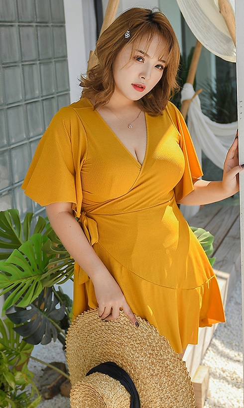 ชุดว่ายน้ำวันพีชคนอ้วน 6xl พร้อมส่ง :ชุดว่ายน้ำไซส์ใหญ่เที่ยวทะเลสีเหลืองผูกโบว์ด้านข้าง มีกางเกงขาสั้นใส่ด้านใน แบบสวยมากๆจ้า :รอบอก42 - 52 นิ้ว - เอว38 -48 นิ้ว- สะโพก42 - 54 นิ้ว