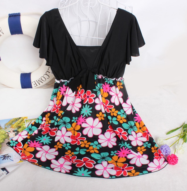 ชุดว่ายน้ำคนอ้วนพร้อมส่ง :ชุดว่ายน้ำแฟชั่นสีดำแต่งลายดอกไม้สีสันสดใส น่ารักมากๆจ้า:รอบอก36-46นิ้ว เอว34-44นิ้ว สะโพก36-46นิ้วจ้า