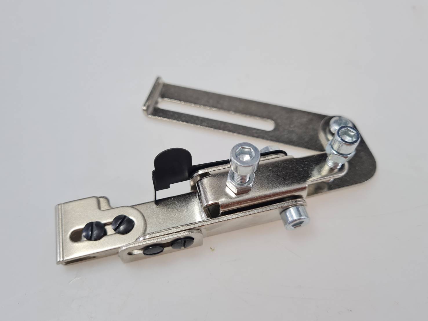 ซองกั้นผ้าสำหรับช่วยเย็บซิบใหเป็นแนวตรง ใช้กับจักกรอุตสาหกรรมเข็มเดี่ยว ใช้เย็บซิบได้หลายขนาดสามารถปรับขนาดได้ ซองกุ้น ซองเย็บผ้า ซองกุ๊นผ้า