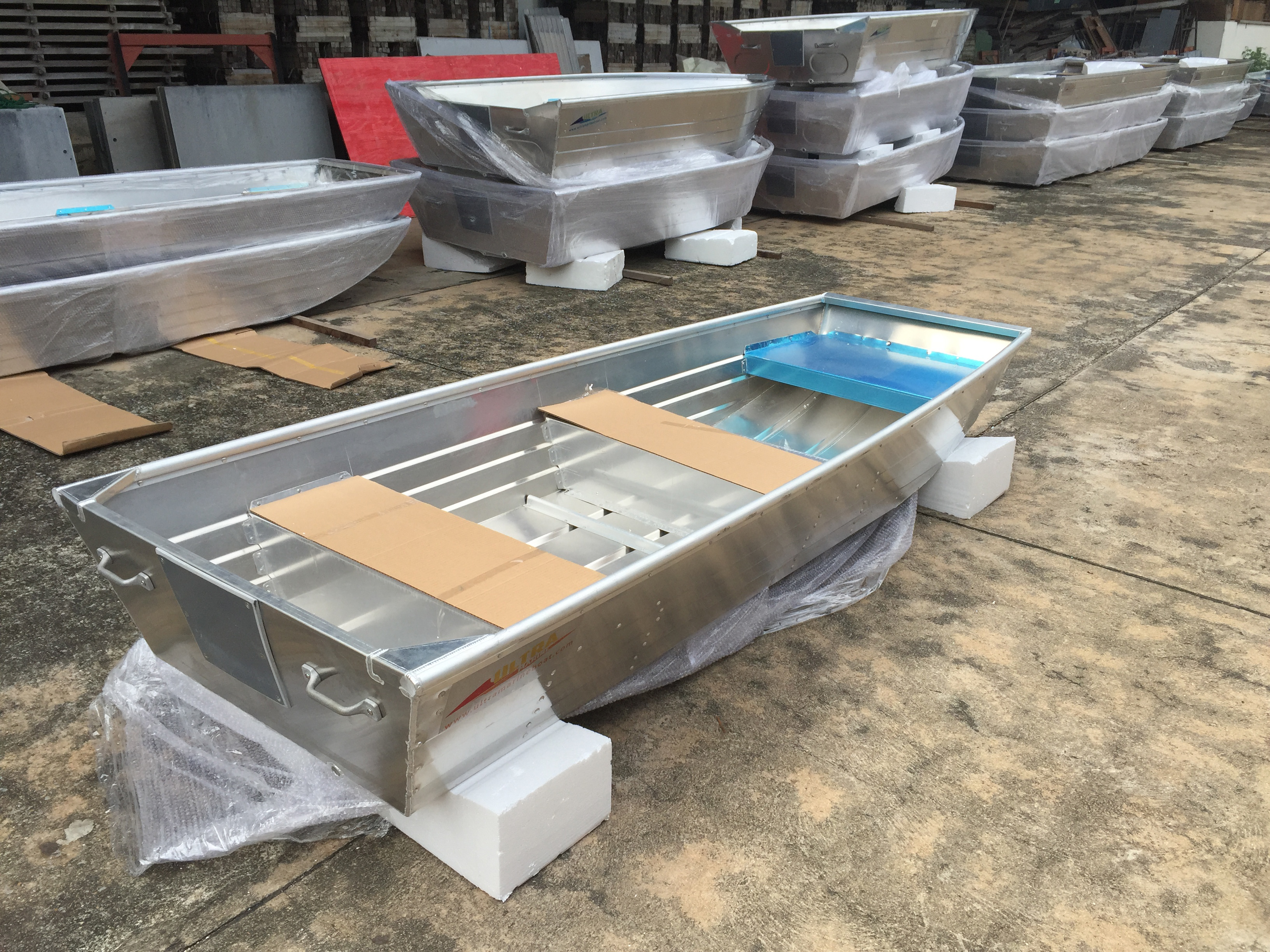 เรือท้องแบน รุ่น AJ10