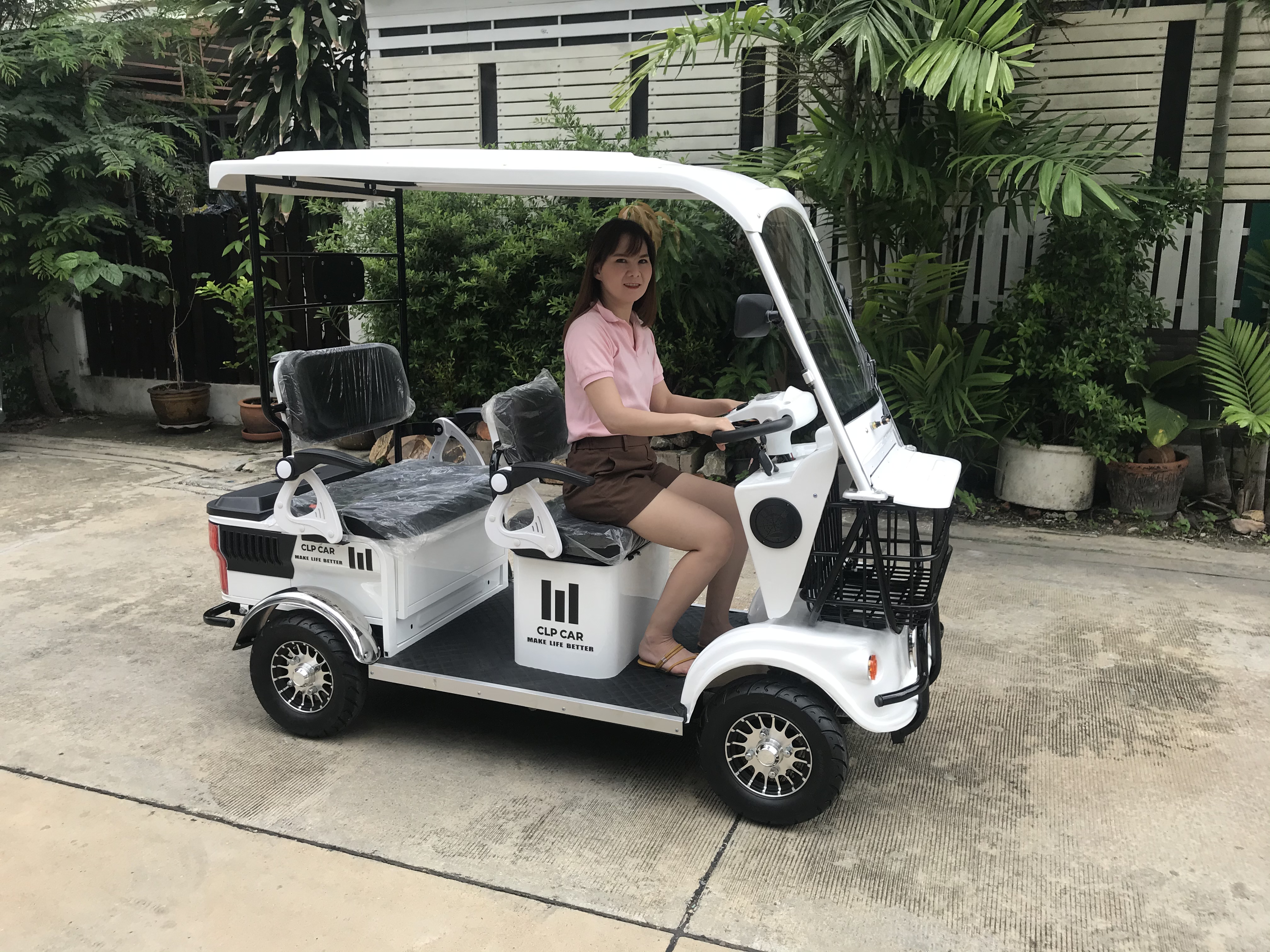 รถไฟฟ้า 4 ล้อ 3 ที่นั่ง รุ่น M-01 ยี่ห้อ CLP CAR สีขาว ขับแฮนด์บิด