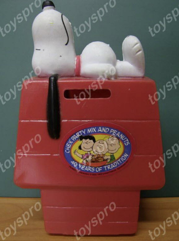 กระปุกออมสินสนูปปี้ นอนอยู่บนหลังคาบ้าน (vintage)