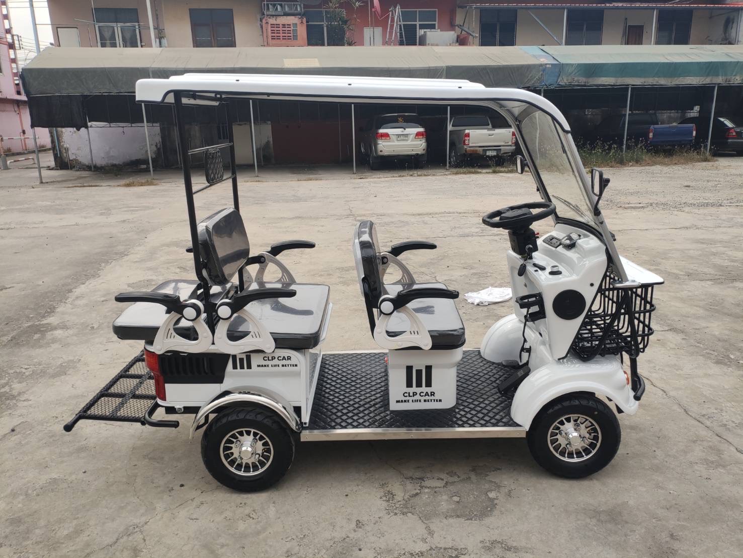 รถกอล์ฟไฟฟ้า 4 ล้อ 6 ที่นั่ง รุ่น M-04T ขับแบบพวงมาลัย