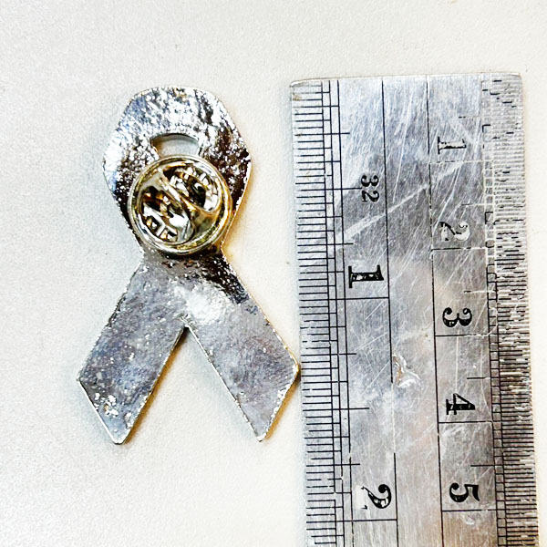 เข็มกลัดโบว์ดำไว้อาลัย โลหะชุบ หลัง ปีกผีเสื้อ ชิ้นละ 25.- (โรงงานไทย)