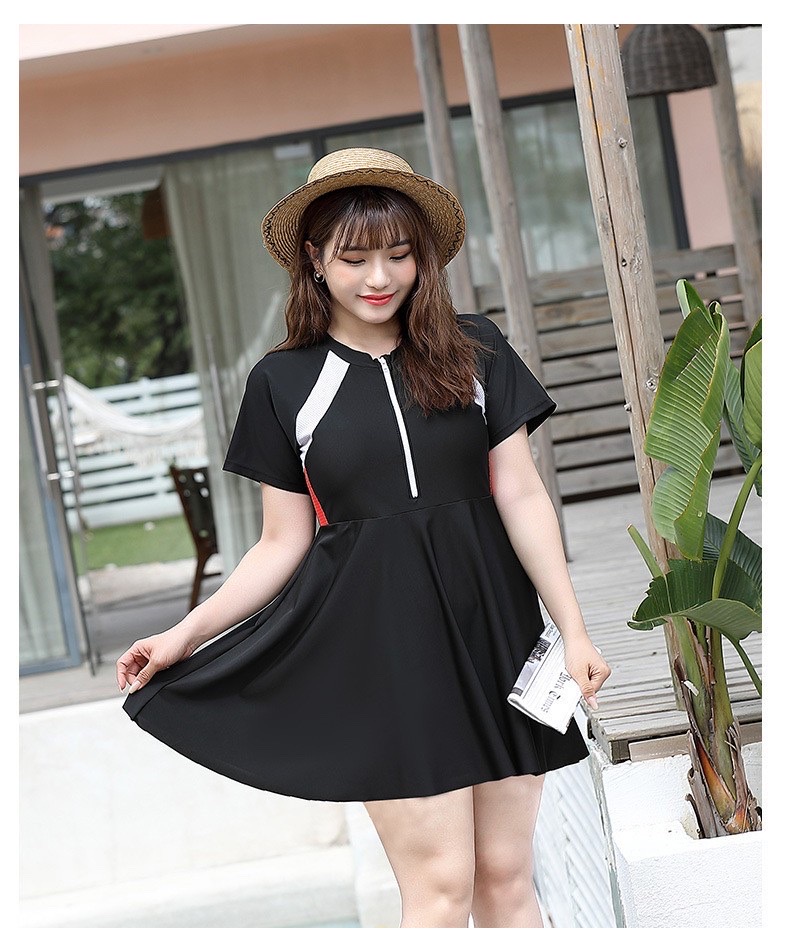 ชุดว่ายน้ำวันพีชคนอ้วน 9xl พร้อมส่ง:ชุดว่ายน้ำไซส์ใหญ่สีดำ ซิปหน้าแต่งลายทางสีขาวแดง มาพร้อมกางเกงขาสั้น แบบสวยน่ารักมากๆจ้า: - รอบอก 54 - 66 นิ้ว - เอว 48 - 60 นิ้ว - สะโพก 54 - 66 นิ้ว