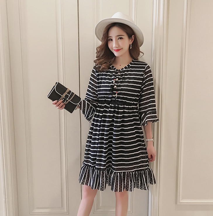 ชุดคลุมท้อง ชุดลุกไม้ฉลุรู แขนระบาย กระดุมเปิดให้นมได้ อกสม๊อค มีเชือกผูก มีซับใน M,L,XL,XXL