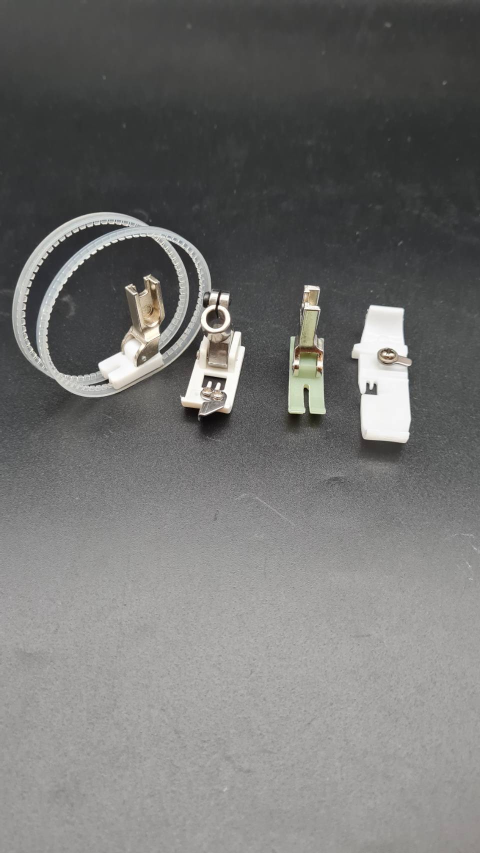 ตีนผีพราสติกสำหรับจักรเย็บอุตสาหกรรม ใช้กับงานเย็บผ้ายืดผ้าบางและตีนผีสำหรับผ้ากีฬา