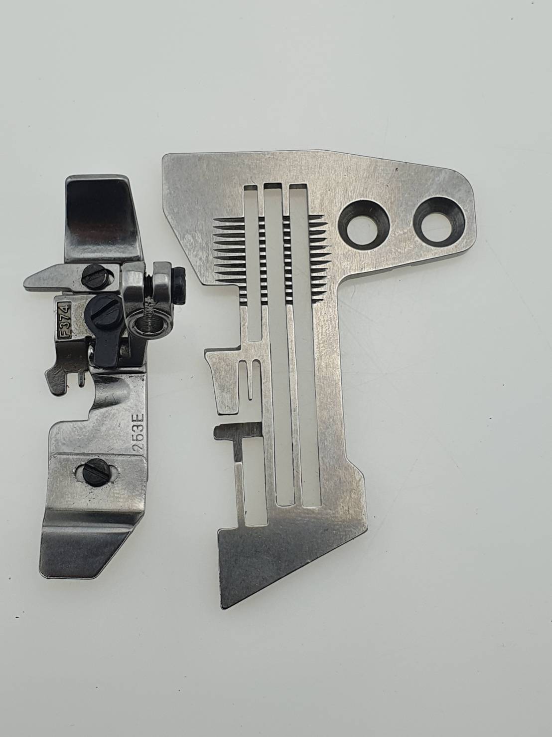 แป้นจักรโพ้งและตีนผีสำหรับจักรโพ้งสี่เส้น สำหรับจักรโพ้ง ญี่ปุ่น และจักรโพ้งของจักรจีน