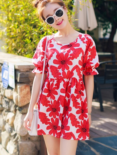 เสื้อผ้าแฟชั่นผู้หญิงพร้อมส่ง : เดรสสีแดง แต่งลายดอกไม้สีสันสดใส น่ารักมากๆจ้า