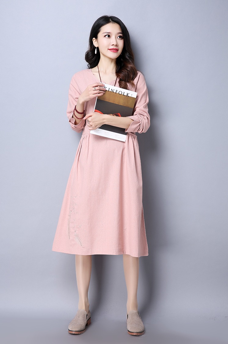 เดรสคลุมท้องแฟชันแขนยาว ผ้าลินิน เนื้อดี ใส่สบายไม่ร้อน มีกระเป๋าข้าง ด้านล่างปักลายนกบิน แต่งกระดุม M L XL,XXL